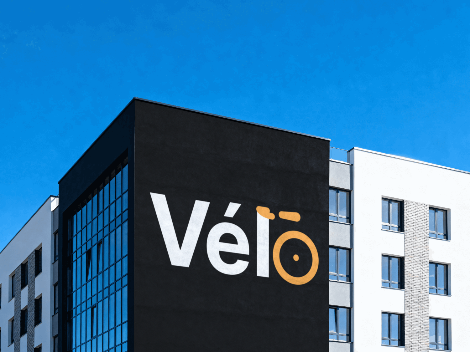 Vélo wordmark on the side of a building